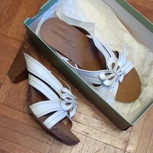 Naturalizer 9M Eily cork heeled white sandals